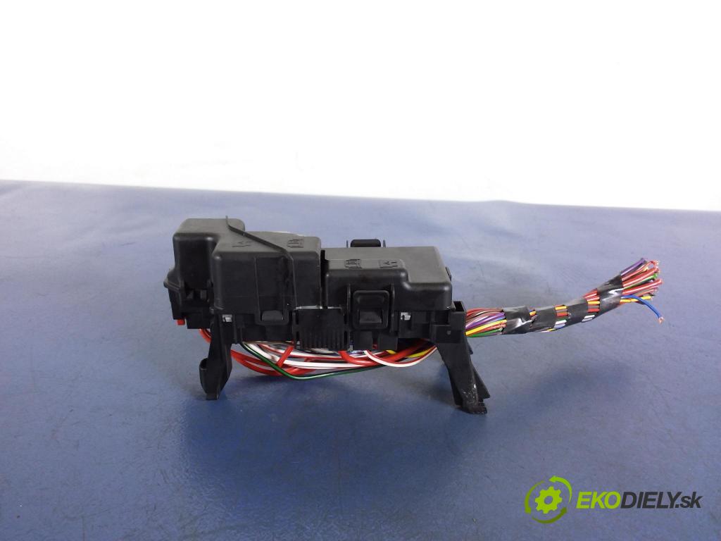 Volvo V60 2015 skrinka Poistky: 30659288