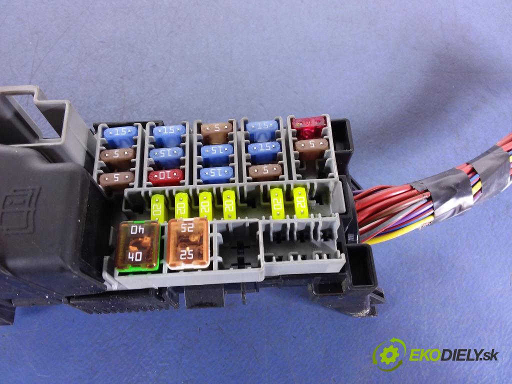 Volvo V60 2015 skrinka Poistky: 30659288