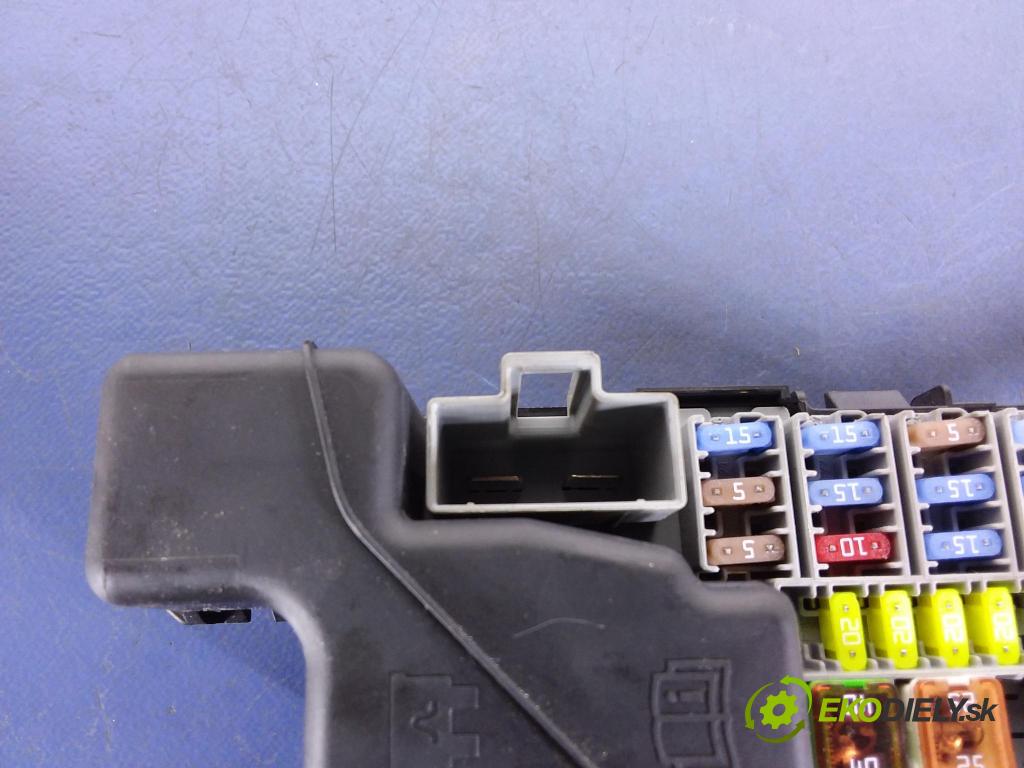 Volvo V60 2015 skrinka Poistky: 30659288