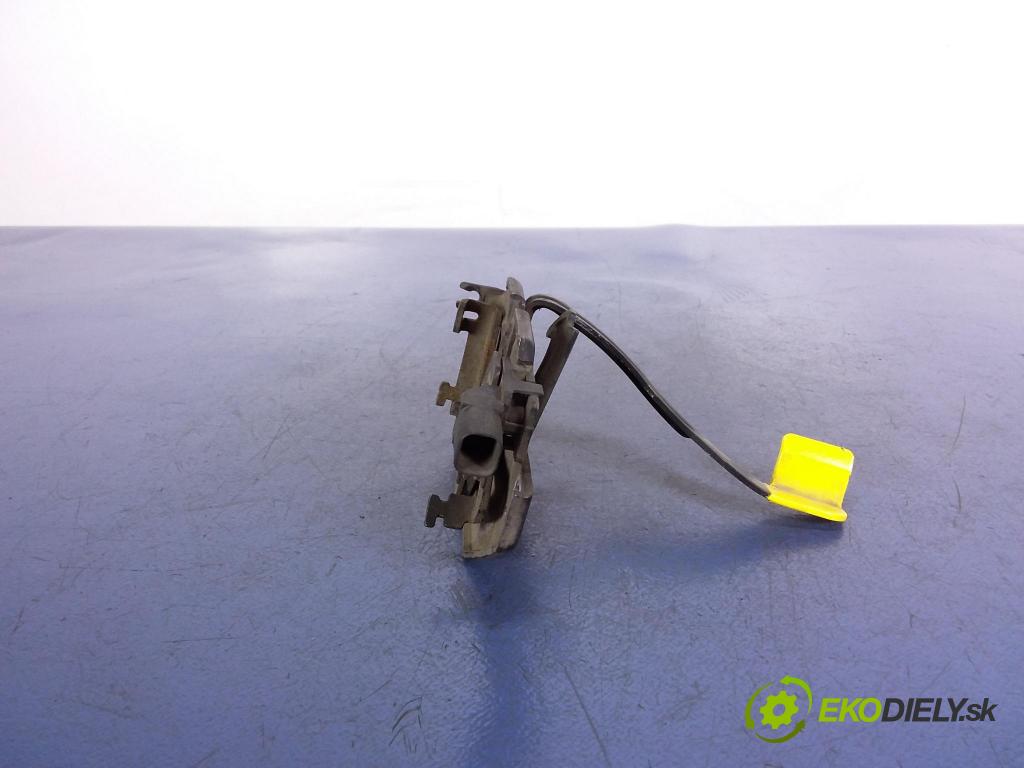 Ford Grand c-max 2012 zámek masky:
