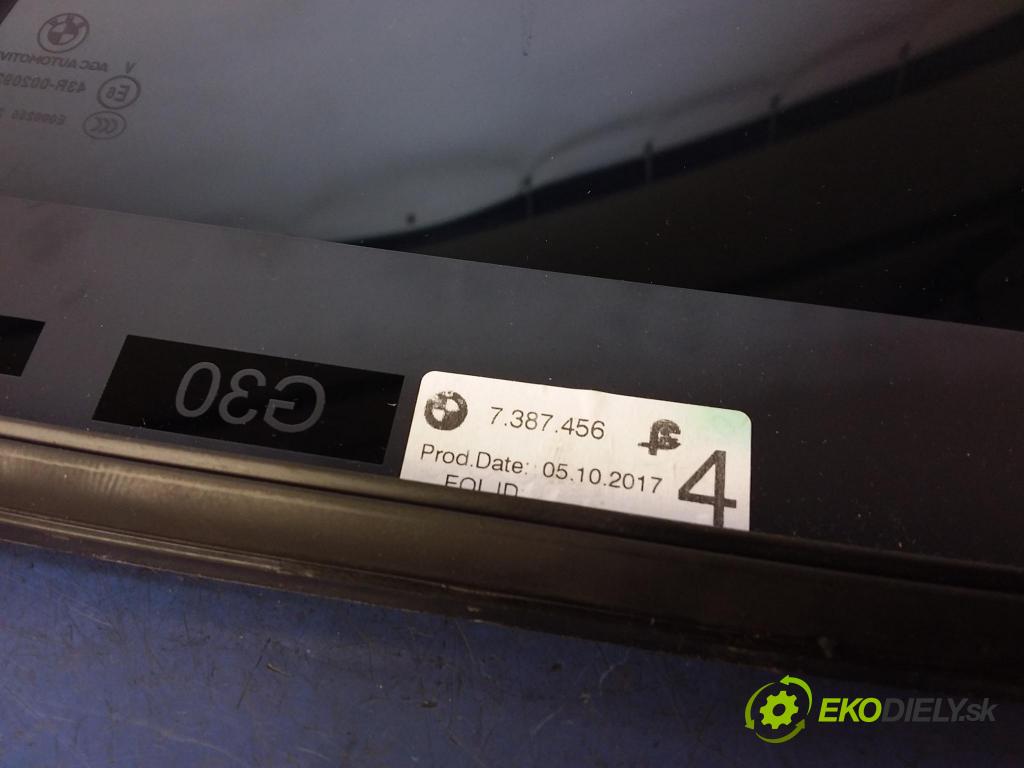 Bmw Seria 5 2017 sklo dvere zad Prava: