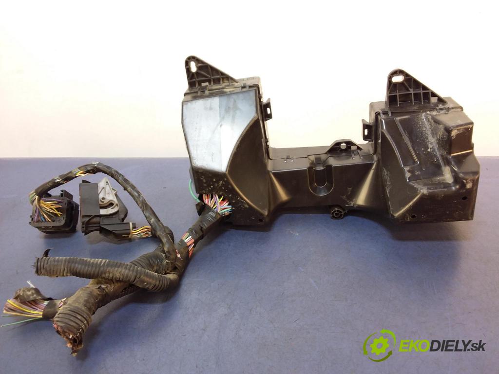 Jaguar Xf 2010 skrinka Poistky: 7154-7259-30