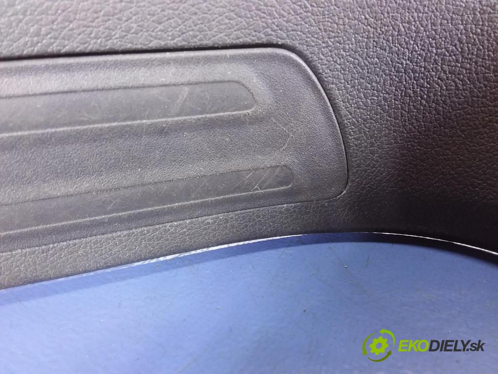 Audi Q7 2008 kryt Plast: Interiéry: 4L0867294