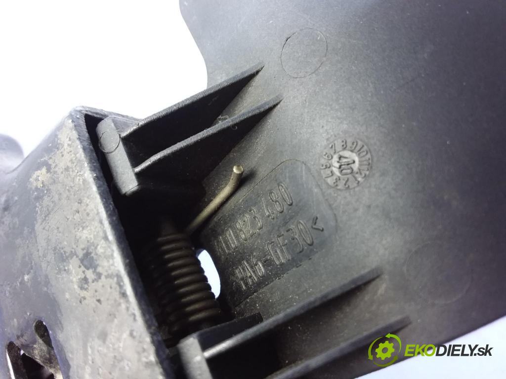 Audi Q7 2008 zámek masky: 4L0823480