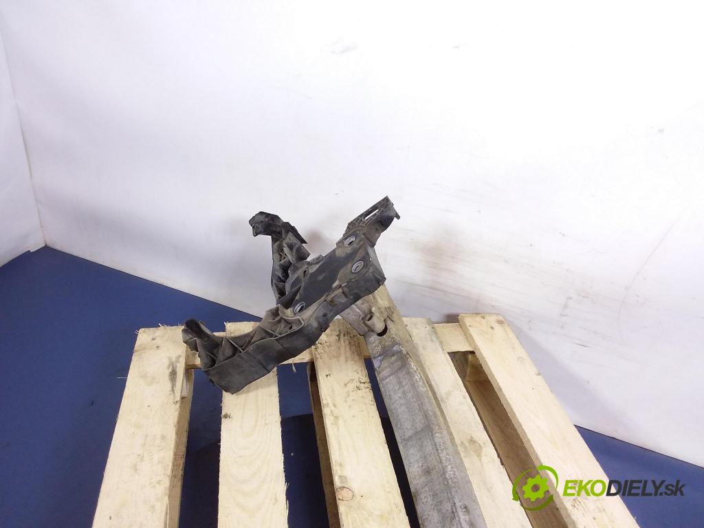 Renault Megane 2004 výztuha narazník před