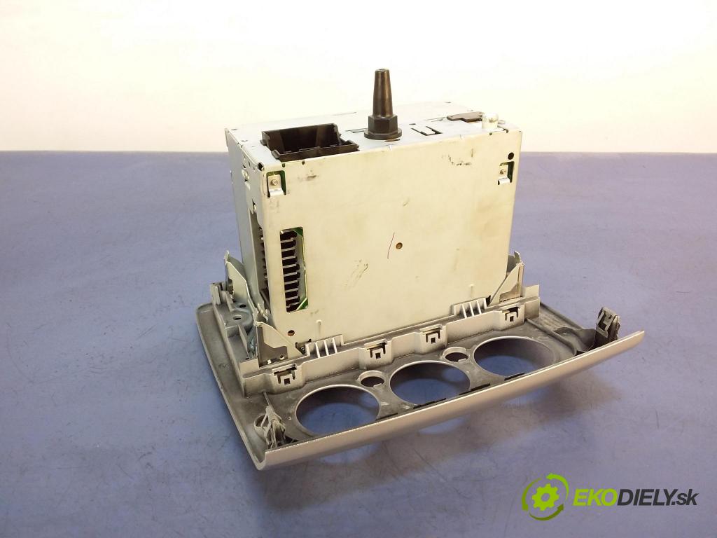 Ford Focus 2005 Radio I Navigácia: 8V4T-18C939-CE