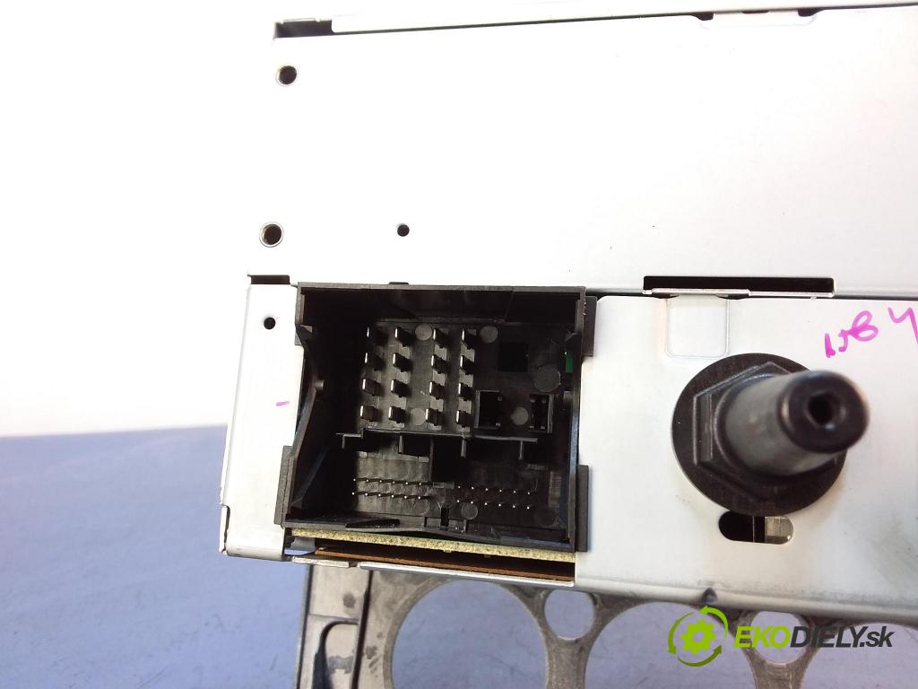 Ford Focus 2005 Radio I Navigácia: 8V4T-18C939-CE