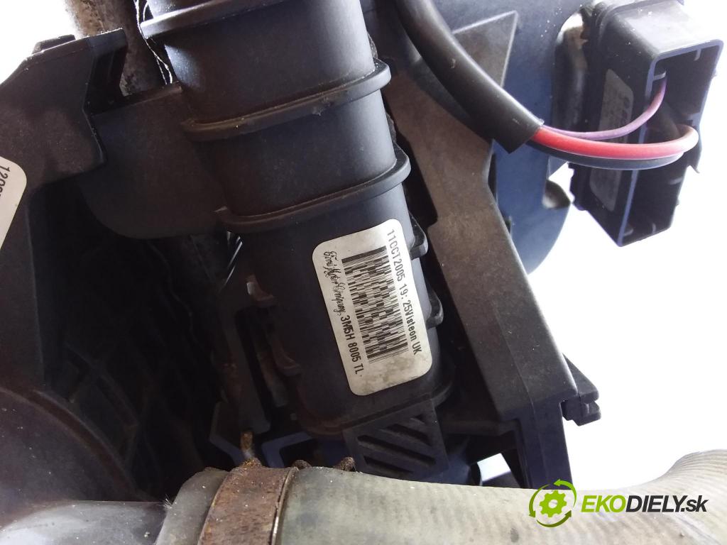 Ford Focus 2005 chladič Voda: