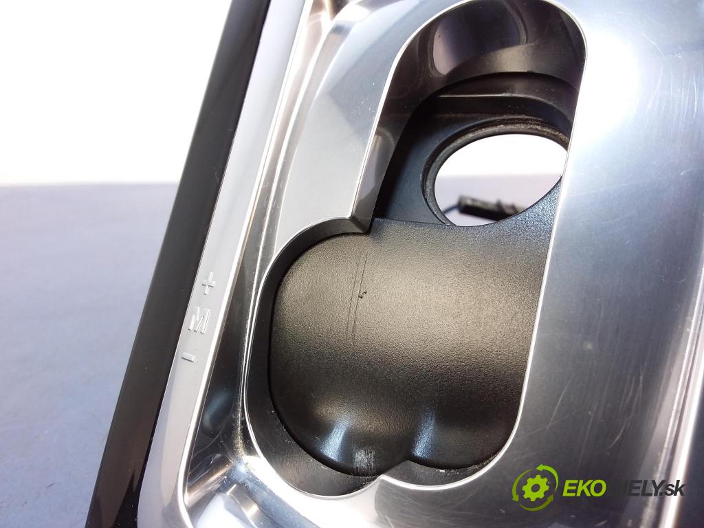 Porsche Cayenne 2014 kryt Plast: Interiéry: 7P5863419