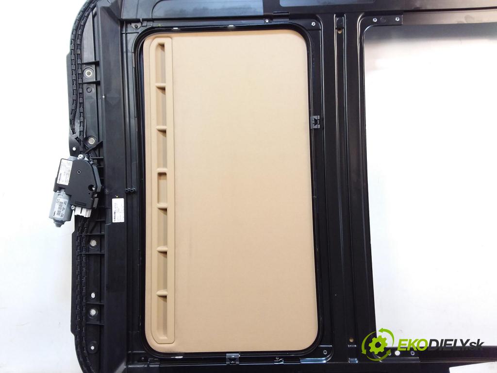 Porsche Cayenne 2014 Střešní okno: 7P5877255