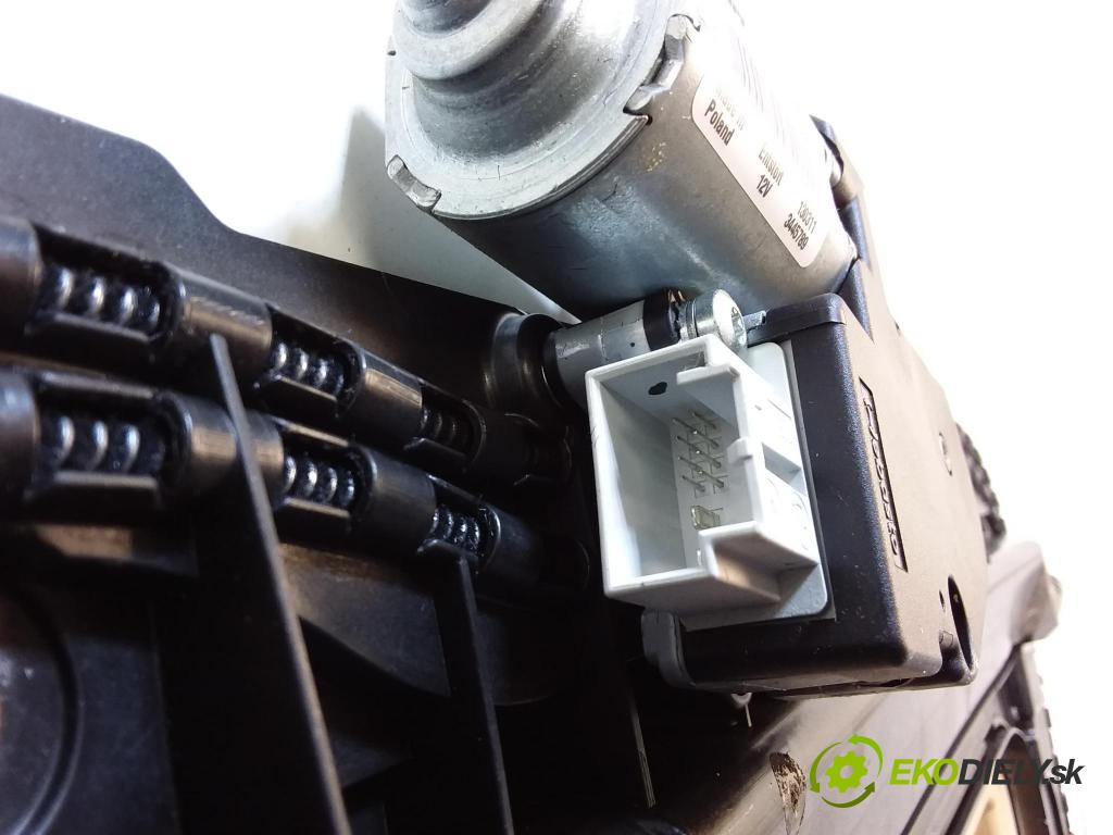 Porsche Cayenne 2014 Střešní okno: 7P5877255