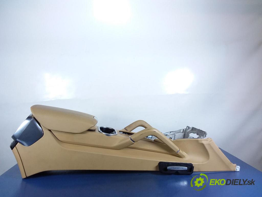 Porsche Cayenne 2014 operadlo