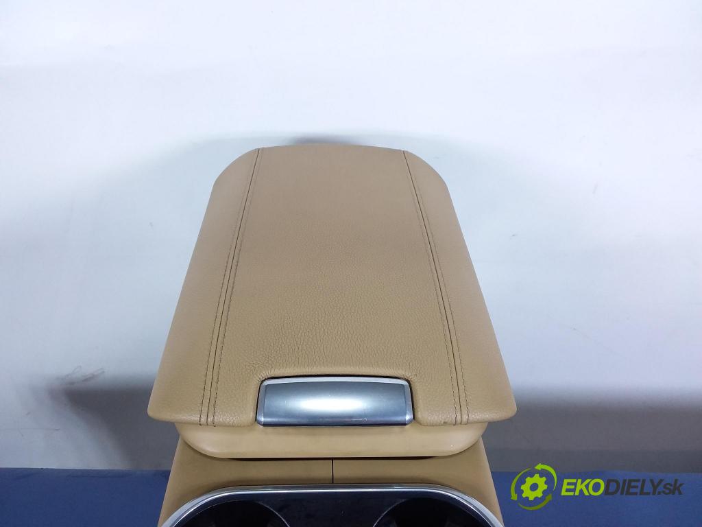 Porsche Cayenne 2014 operadlo