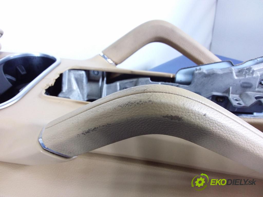 Porsche Cayenne 2014 operadlo