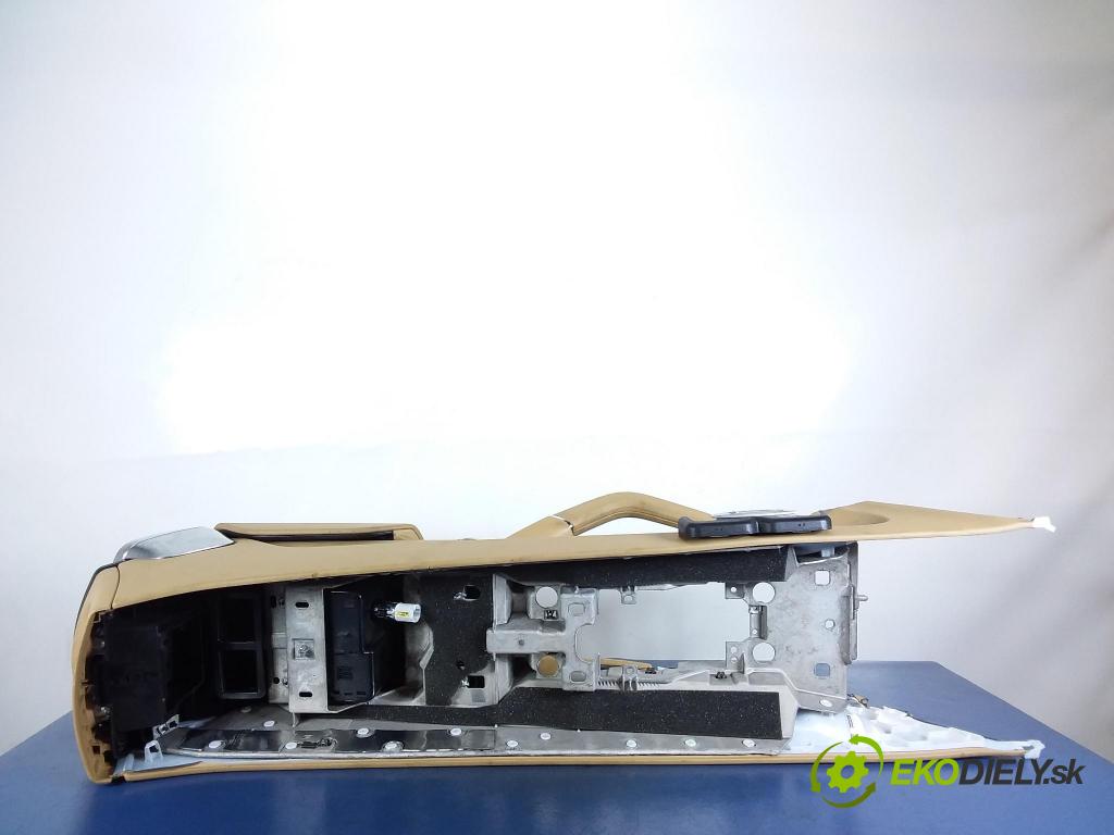 Porsche Cayenne 2014 operadlo