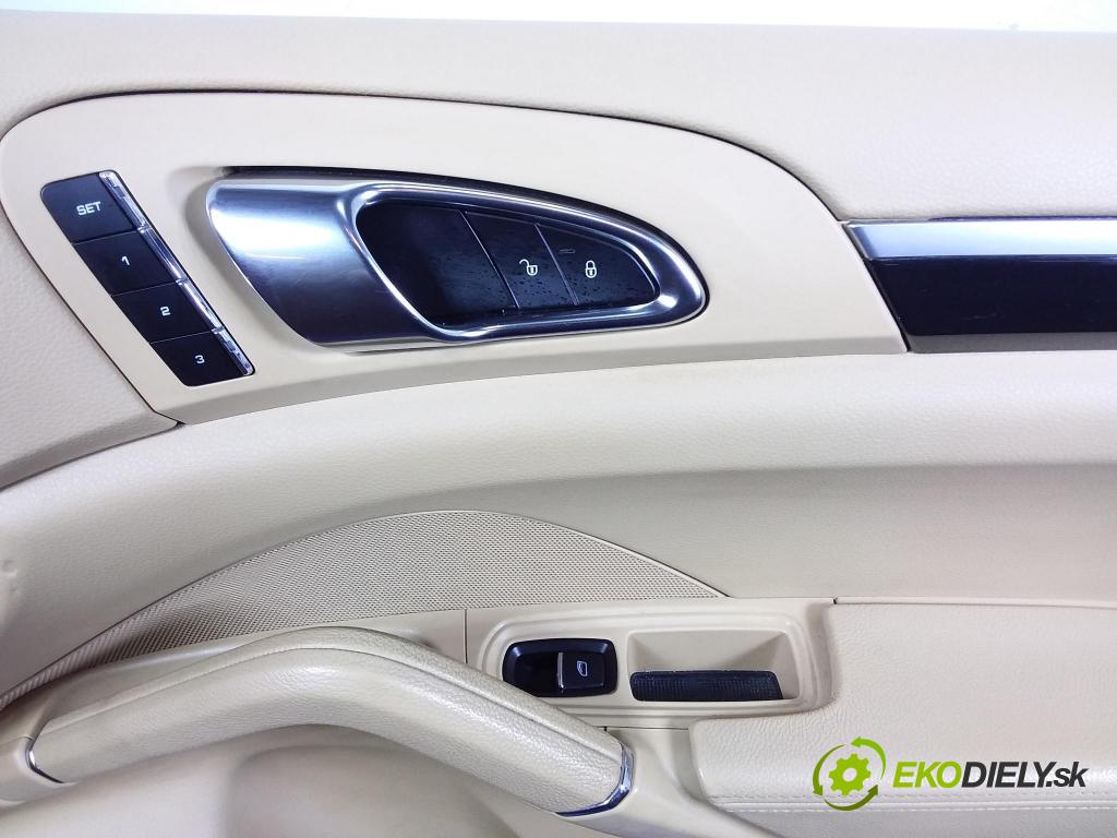 Porsche Cayenne 2014 Čalounictví: dvere Predné Prava: 7P5867012C