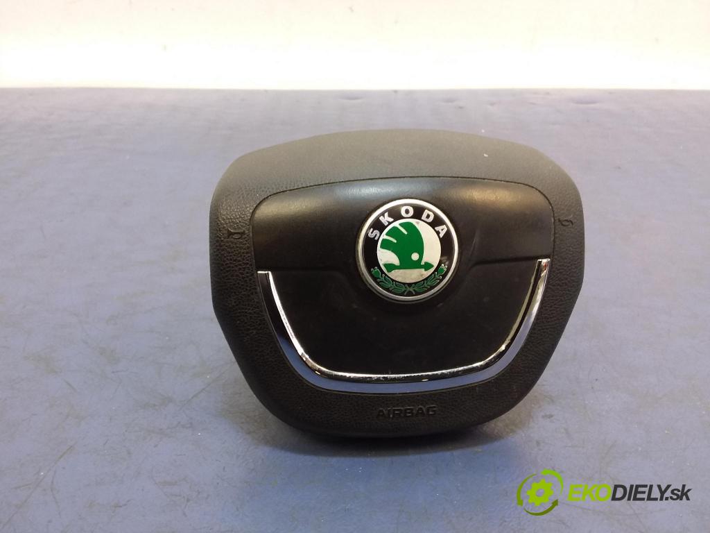 Skoda Octavia 2012 kokpit,pristrojová doska