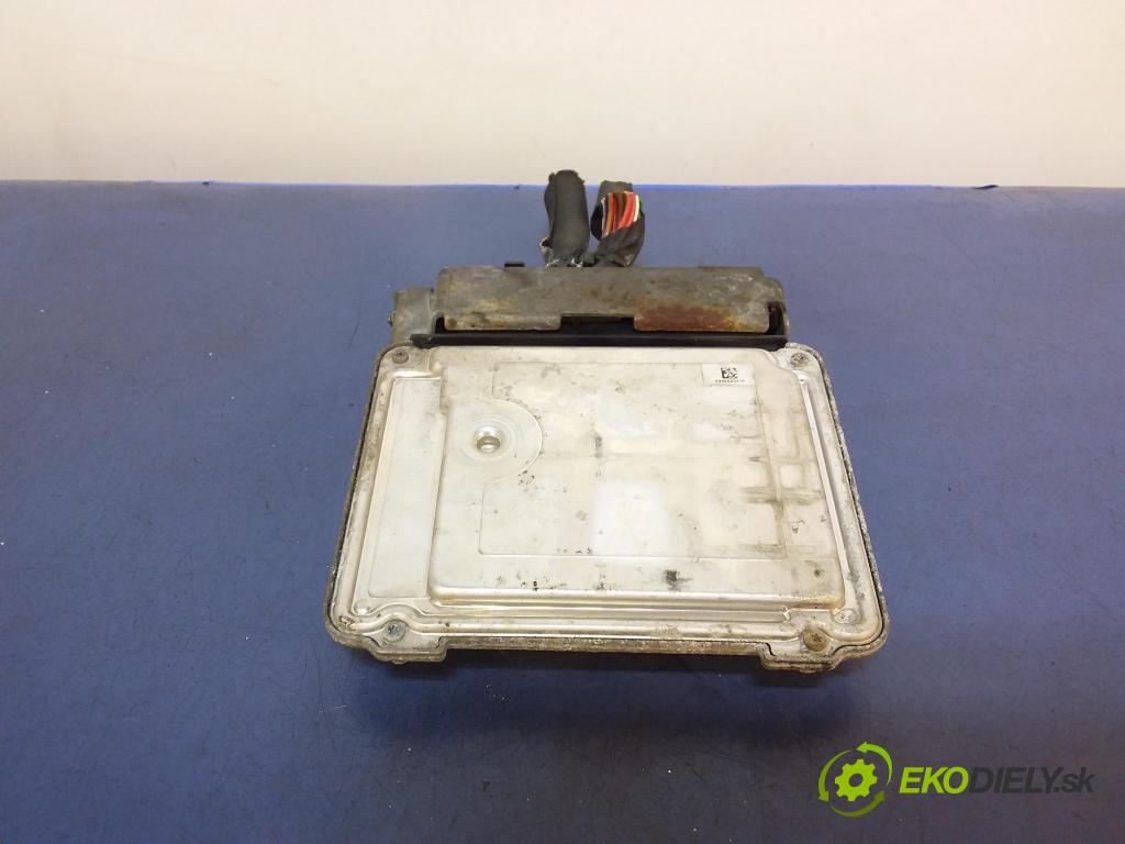 Skoda Octavia 2012 riadiaca jednotka Motor: 03L906018NR