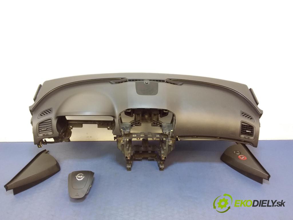 Opel Insignia 2010 kokpit,pristrojová doska