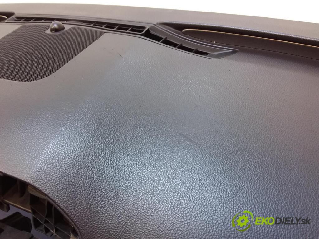 Opel Insignia 2010 kokpit,pristrojová doska