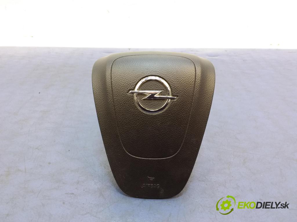 Opel Insignia 2010 kokpit,pristrojová doska