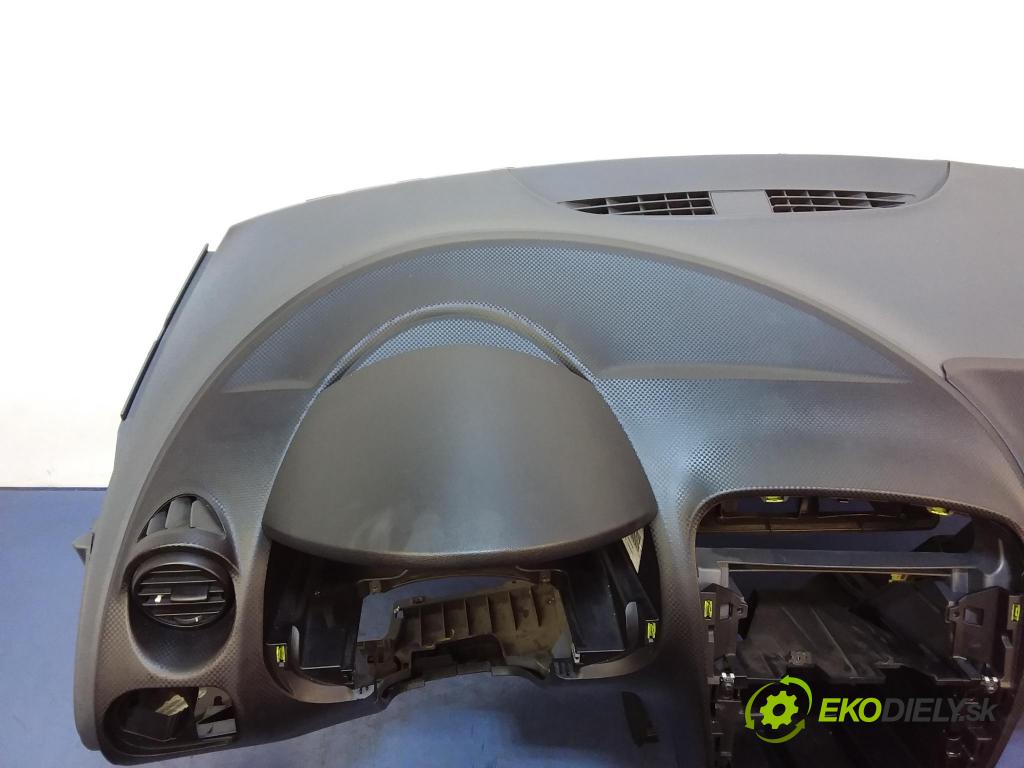 Seat Altea 2007 kokpit,pristrojová doska