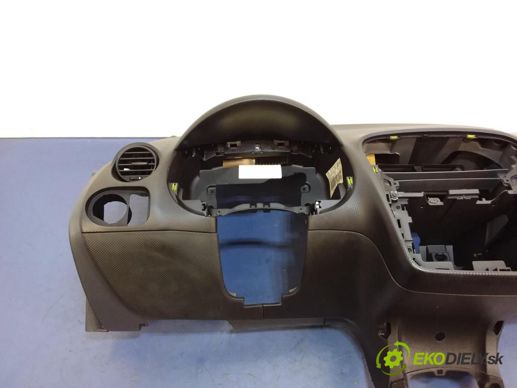 Seat Altea 2007 kokpit,pristrojová doska