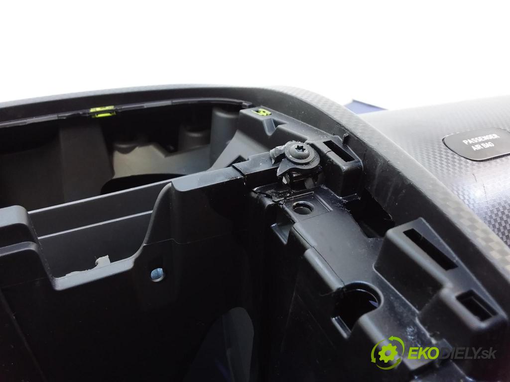 Seat Altea 2007 kokpit,pristrojová doska