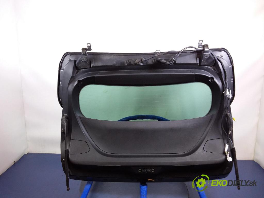 Renault Megane 2017 zadní dveře kufra: kufr