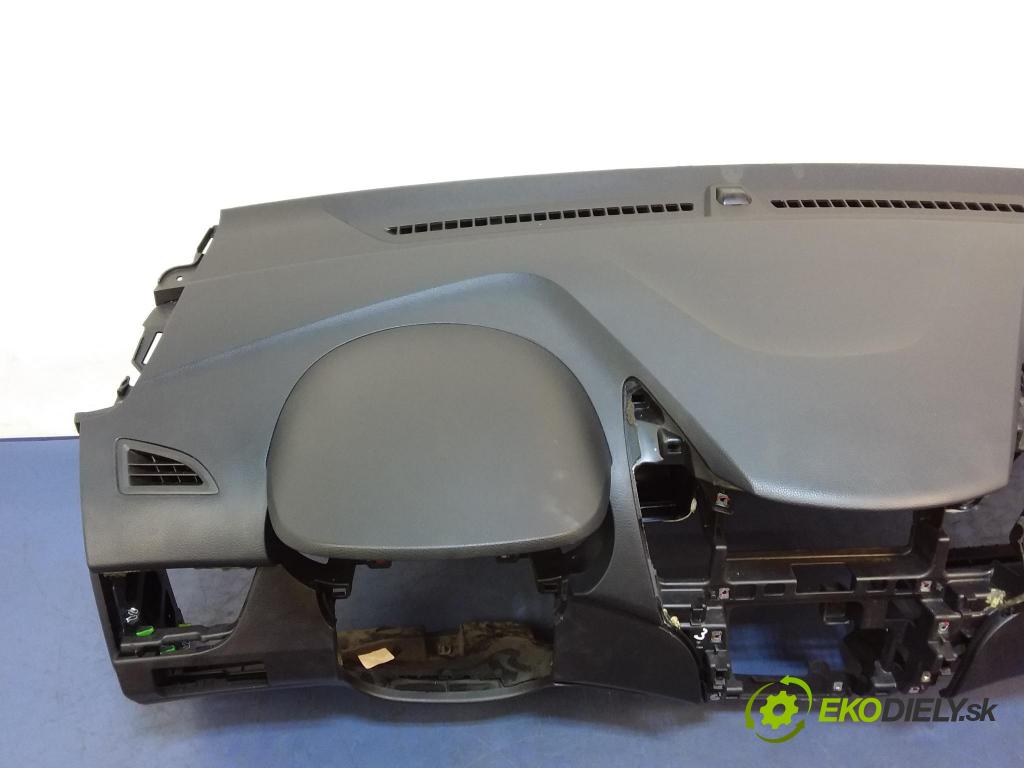 Hyundai I30 2013 kokpit,pristrojová doska