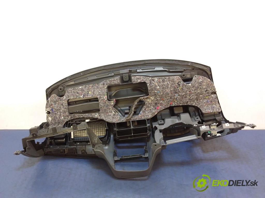 Fiat Linea 2008 kokpit,pristrojová doska 
