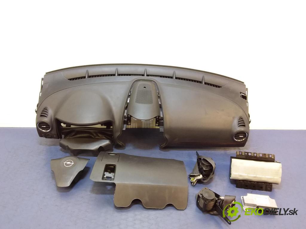 Opel Antara 2007 kokpit,pristrojová doska