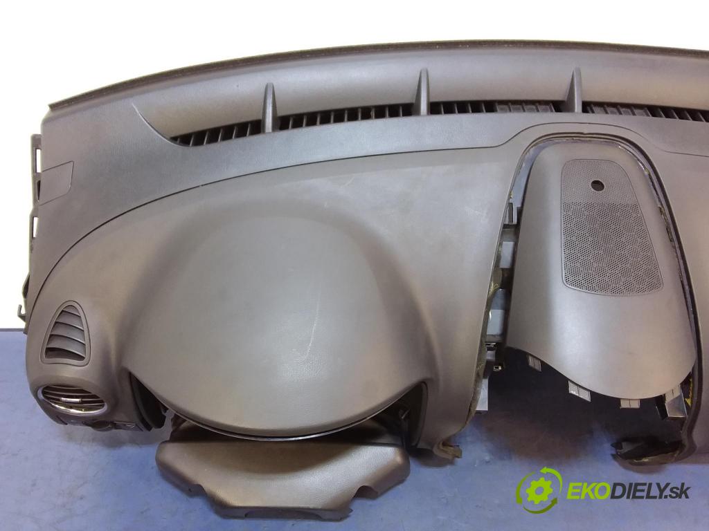 Opel Antara 2007 kokpit,pristrojová doska