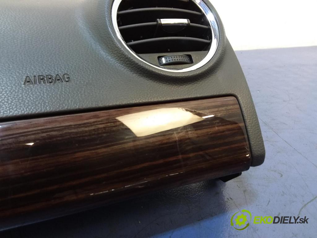 Opel Antara 2007 kokpit,pristrojová doska