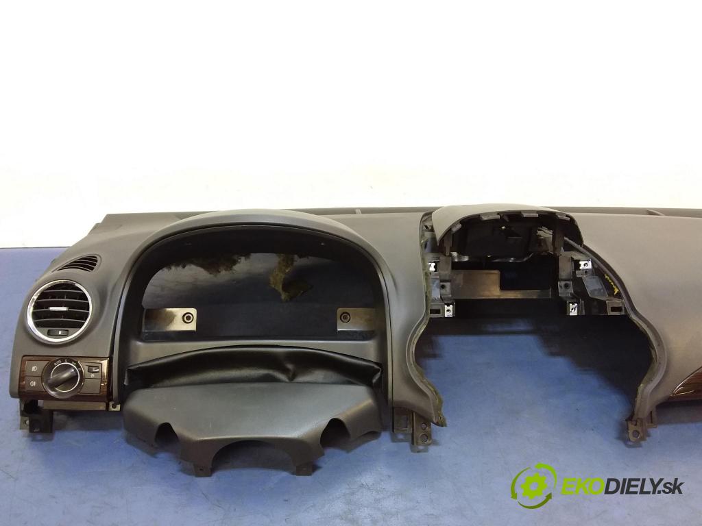 Opel Antara 2007 kokpit,pristrojová doska