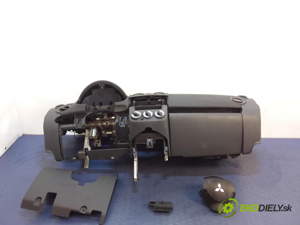 Mitsubishi Colt 2012 kokpit,pristrojová doska