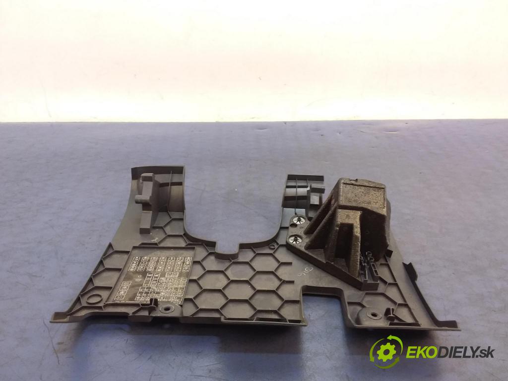 Mitsubishi Colt 2012 kokpit,pristrojová doska