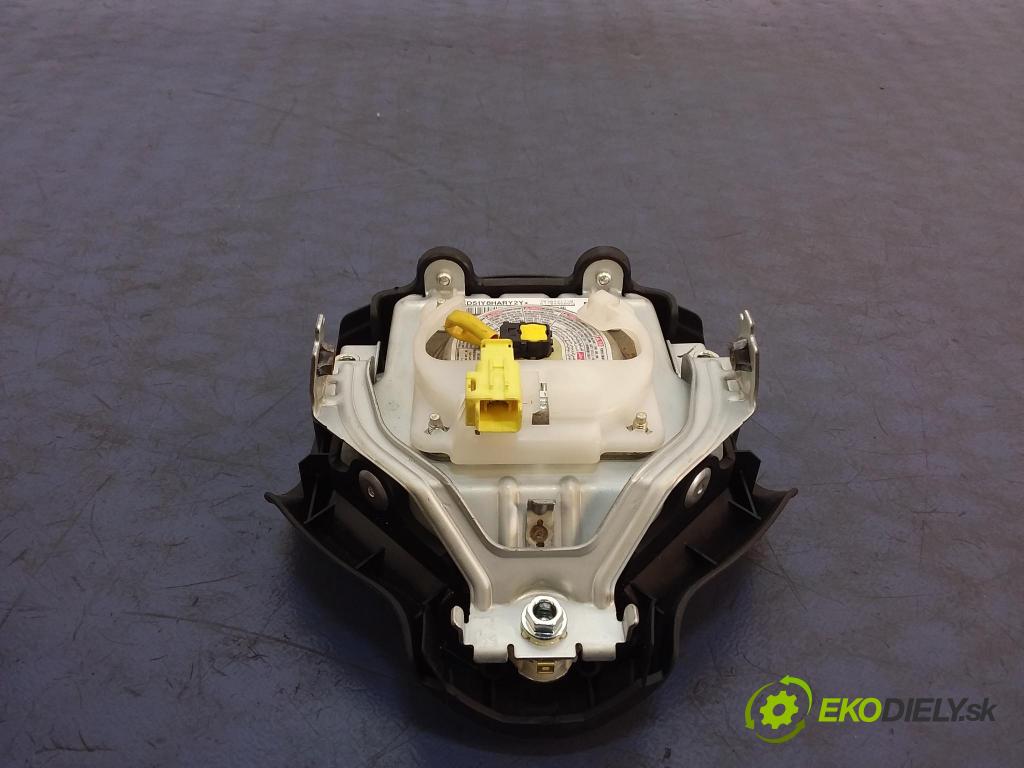 Mitsubishi Colt 2012 kokpit,pristrojová doska