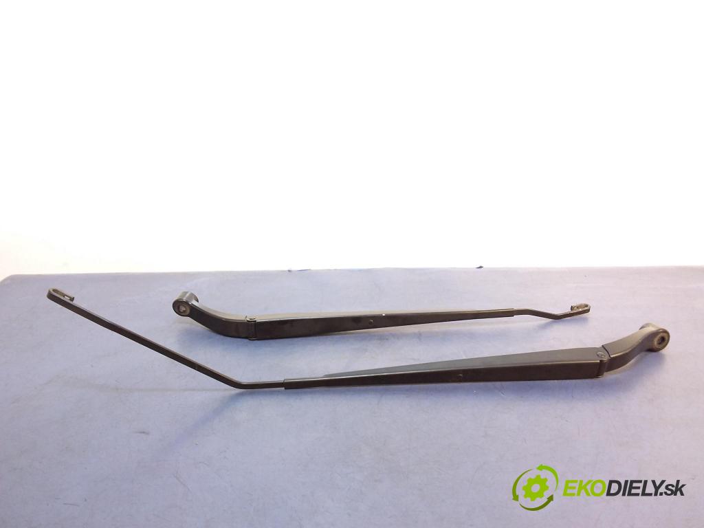 Honda City 2009 Paže: Stěrače: před