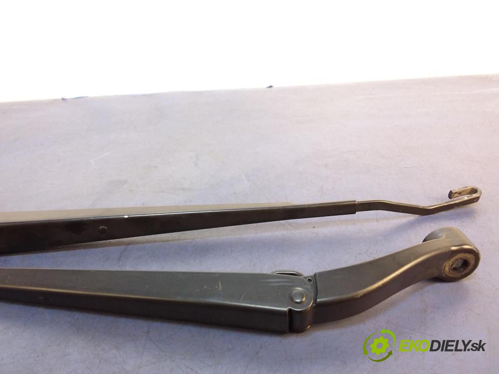 Honda City 2009 Paže: Stěrače: před