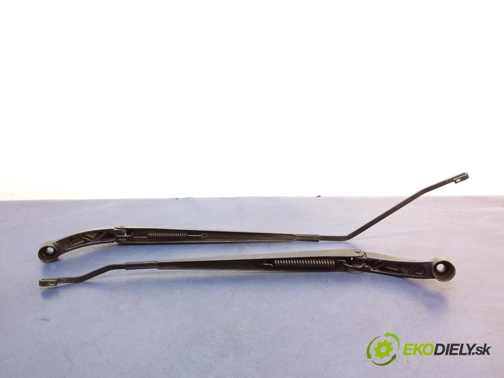 Honda City 2009 Paže: Stěrače: před