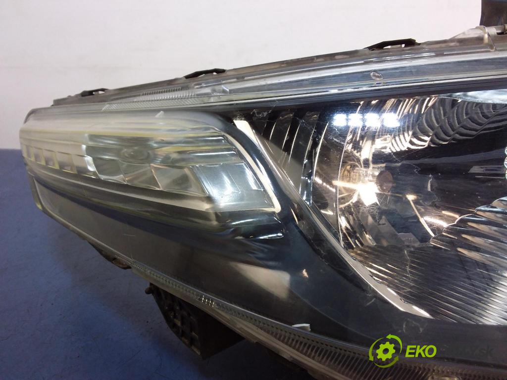 Honda City 2009 Reflektor: v pravo: