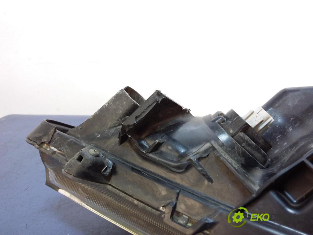 Honda City 2009 Reflektor: v pravo: