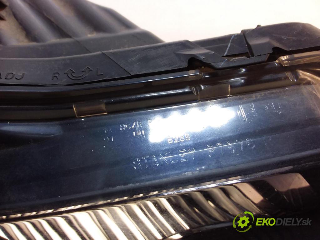 Honda City 2009 Reflektor: v pravo: