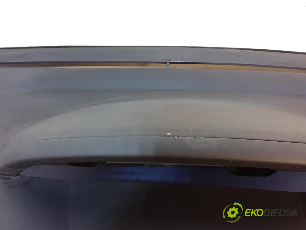 Toyota Yaris 2006 kokpit,pristrojová doska