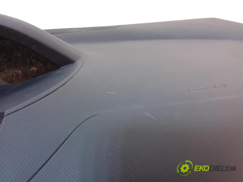 Toyota Yaris 2006 kokpit,pristrojová doska