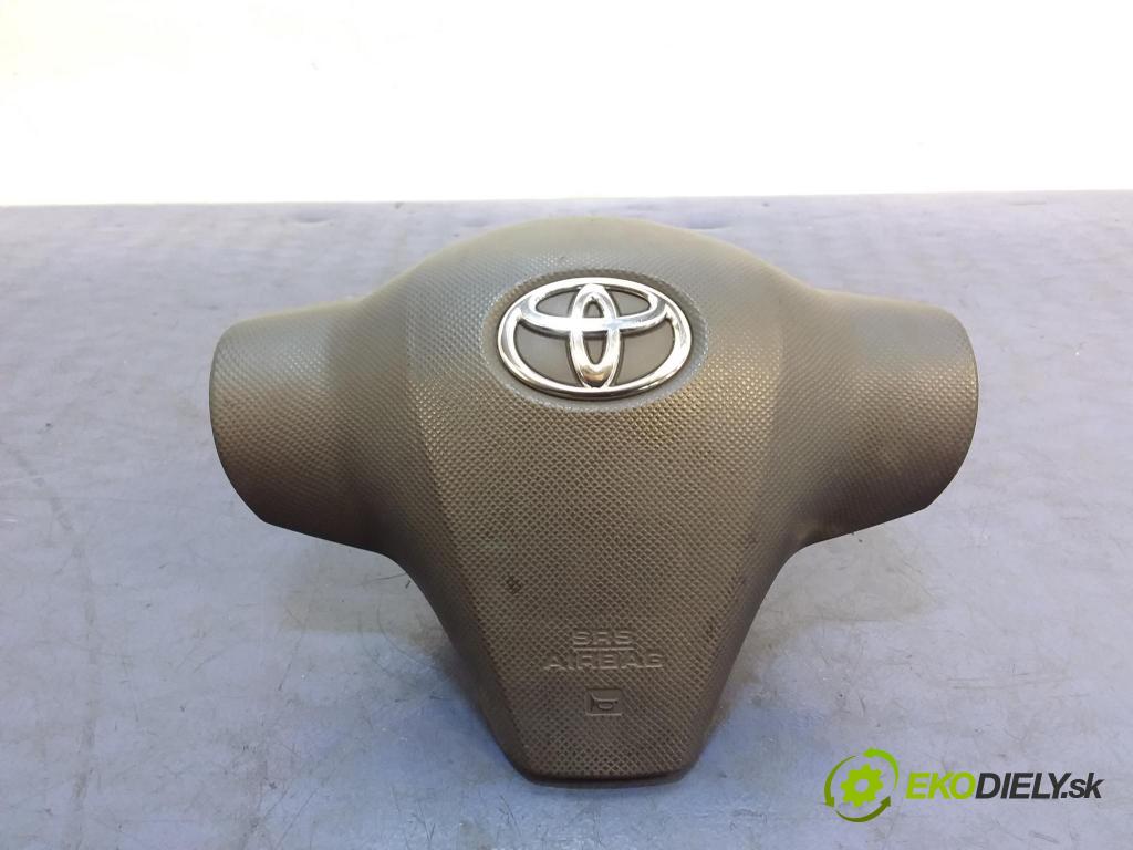 Toyota Yaris 2006 kokpit,pristrojová doska