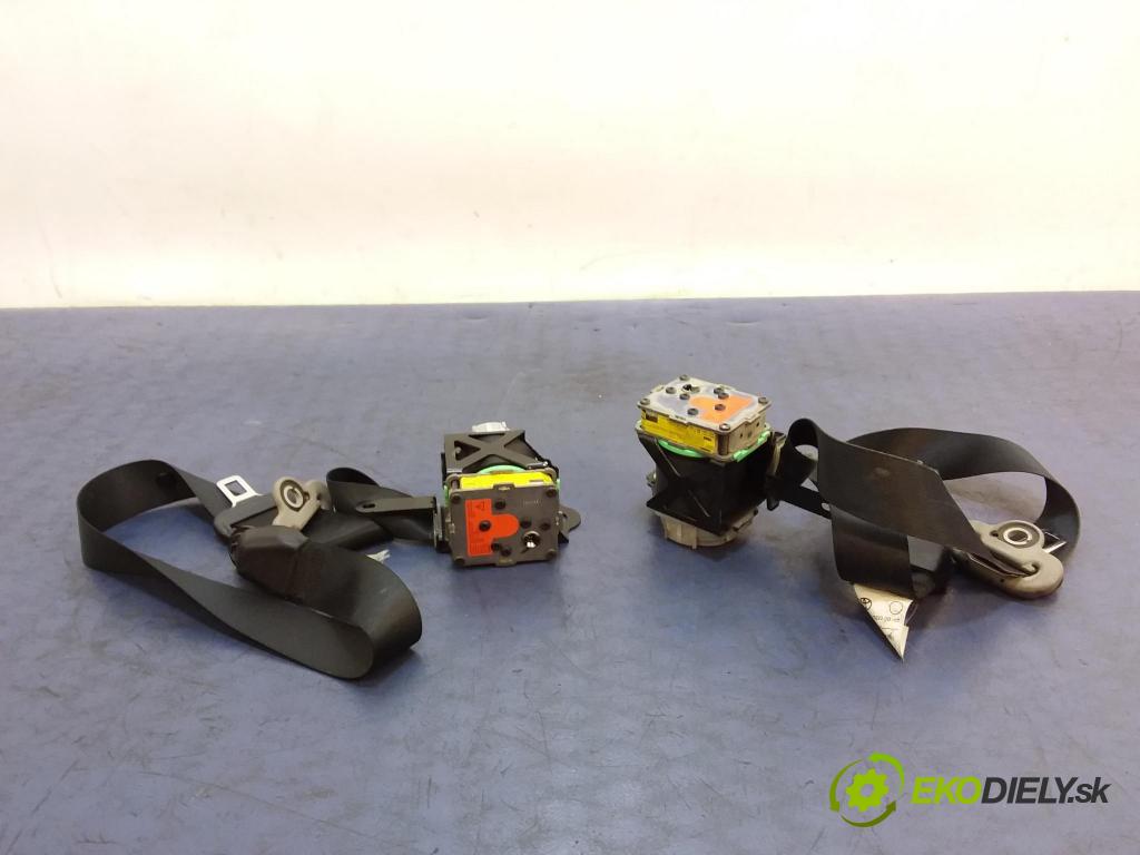 Toyota Yaris 2006 kokpit,pristrojová doska