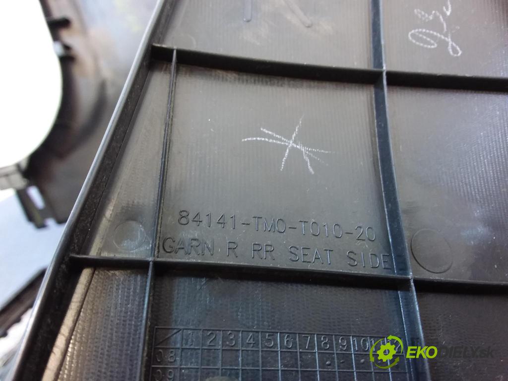 Honda City 2009 kryt Plast: Interiéry: