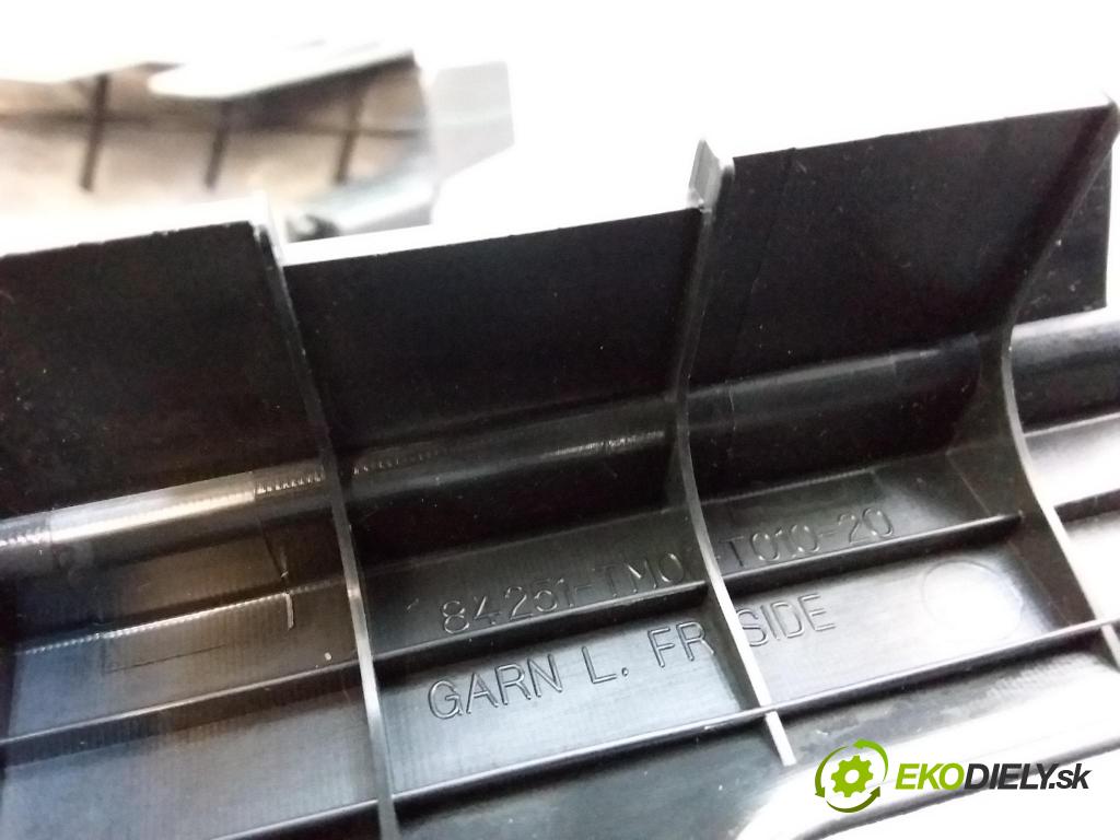 Honda City 2009 kryt Plast: Interiéry: